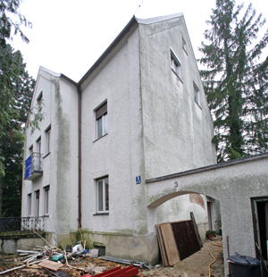 Nordwestfassade zu Beginn der Restaurierung