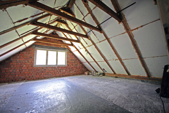 Dachgeschoss. Vor dem Ausbau. Speicher des Anbaus.