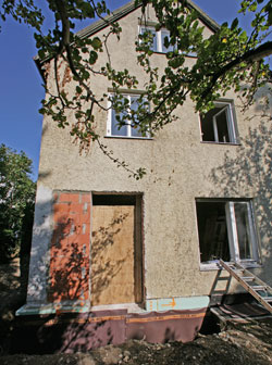 Südseite. Während der Sanierung