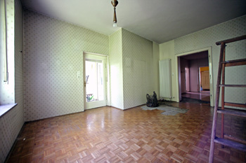Zimmer im Anbau von 1965. Erdgeschoss. Vor der Sanierung.