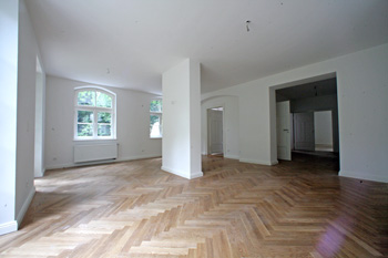 Zimmer im Anbau von 1965. Erdgeschoss. Nach der Sanierung.