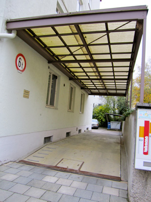 Auto-Kipprampe geschlossen